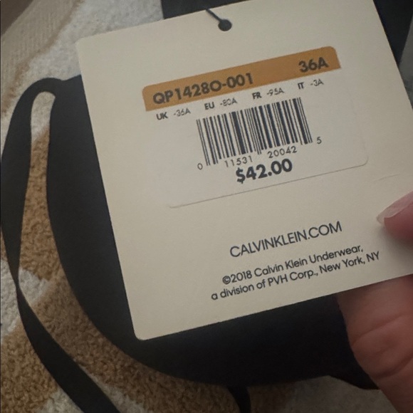 NWT Calvin Klein Push Up Plunge Bra 36A Black - Picture 4 of 4